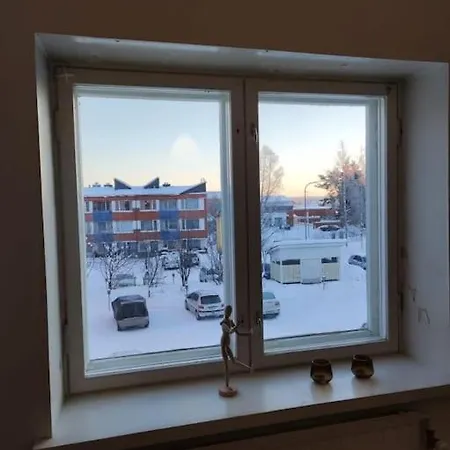 Charming And Cool In The Centre *