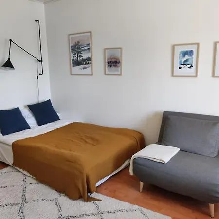 Charming And Cool In The Centre *